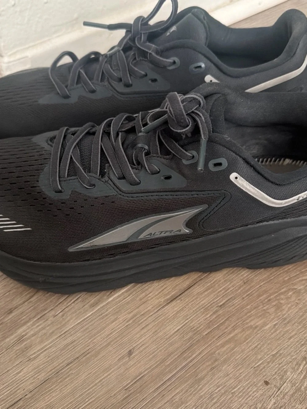 Altra Women's Black Running Shoes with Cushioned Support, has no insoles